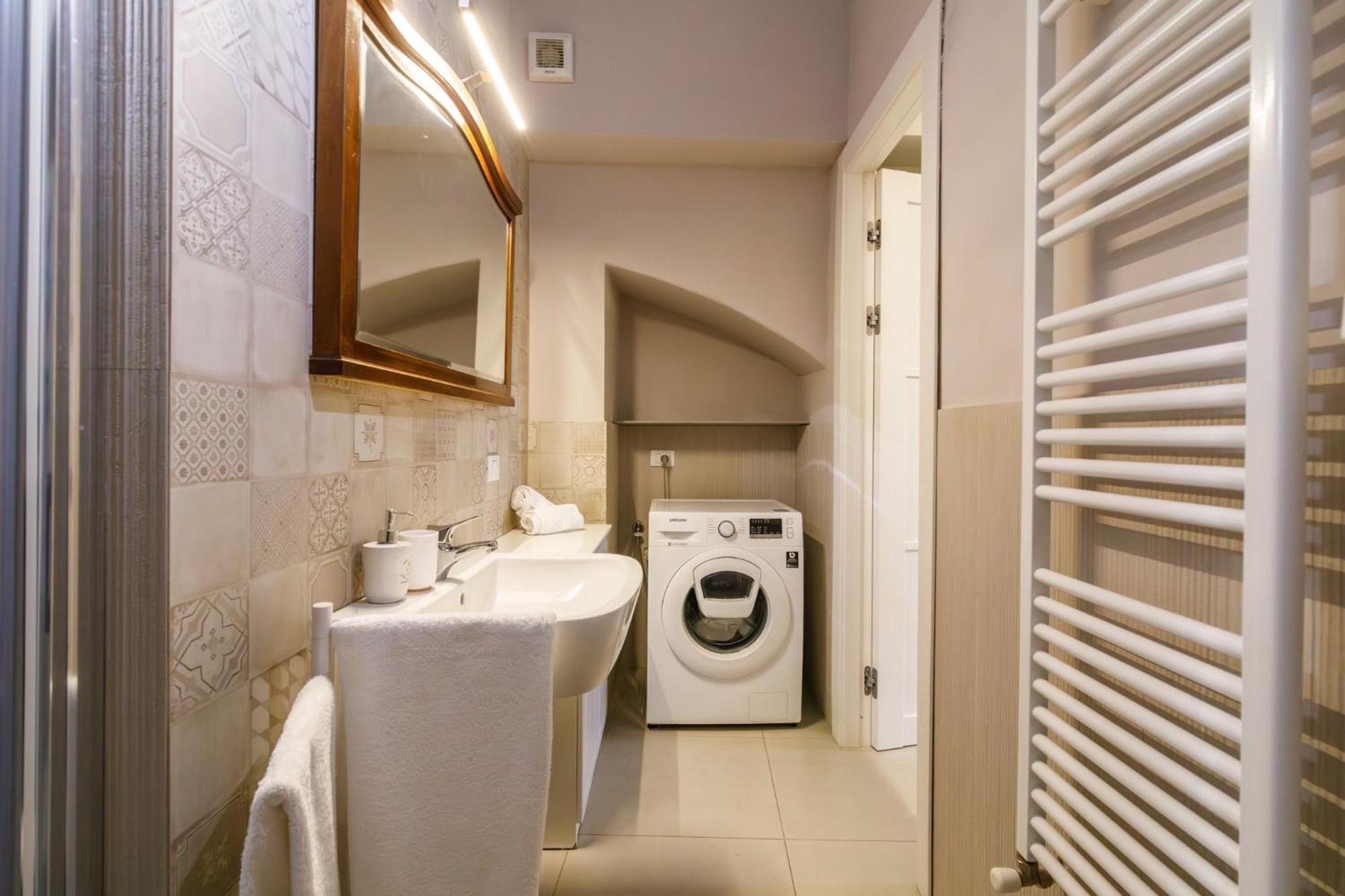Porta Romana Elegant Apartments With Private Parking! Siena Exteriör bild