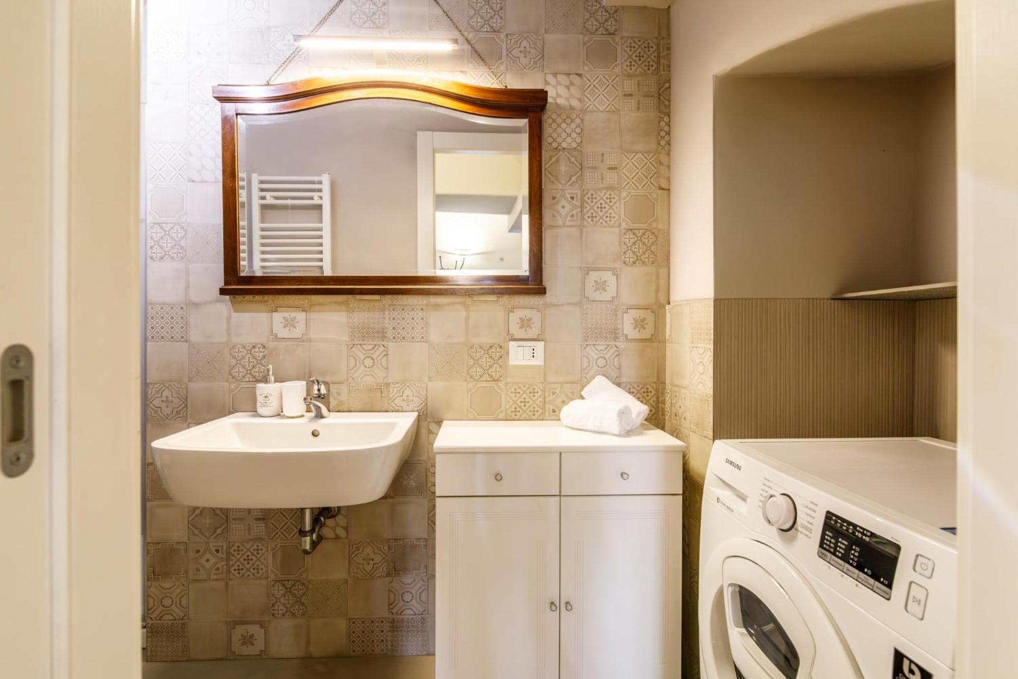 Porta Romana Elegant Apartments With Private Parking! Siena Exteriör bild