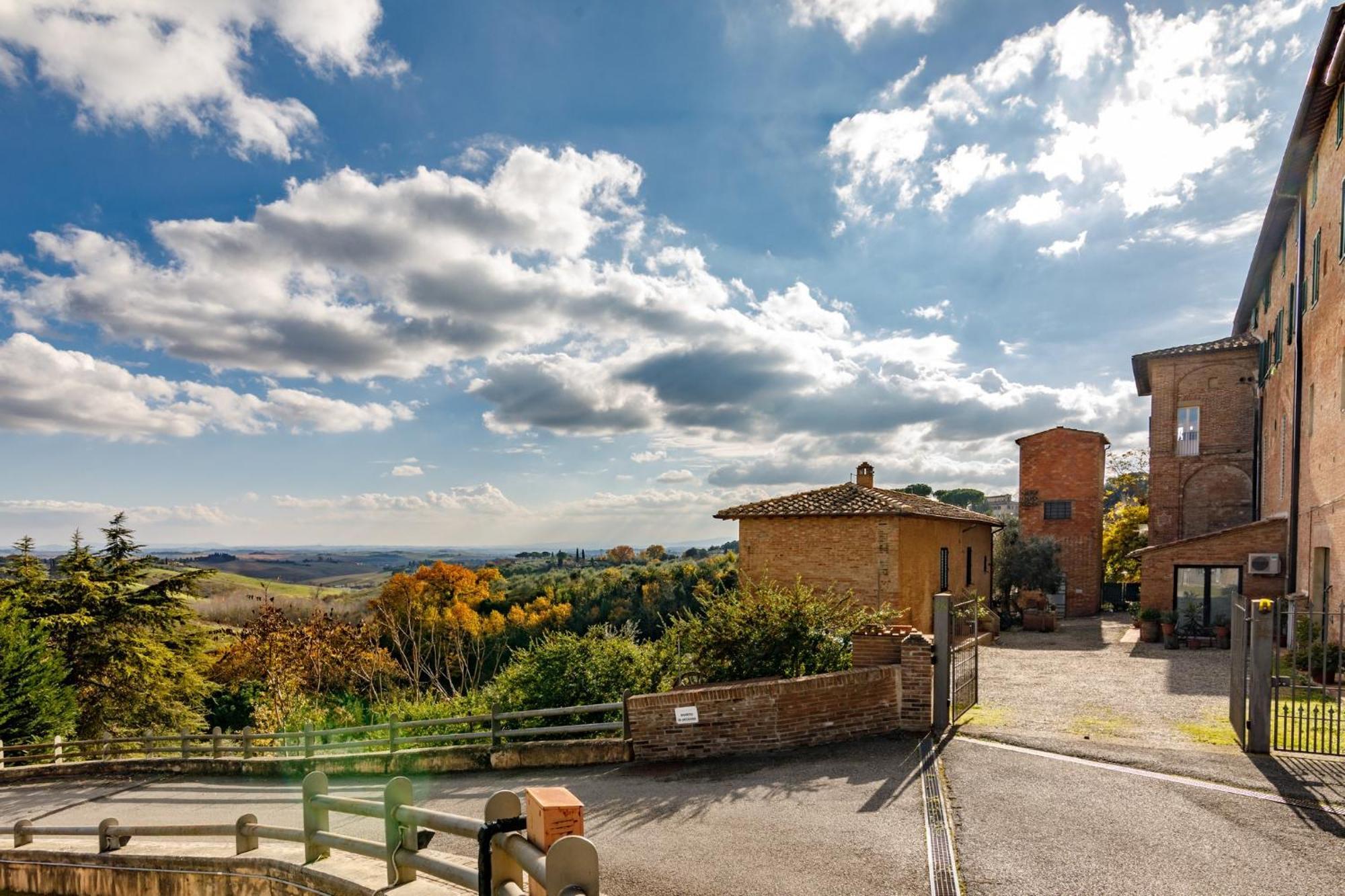 Porta Romana Elegant Apartments With Private Parking! Siena Exteriör bild